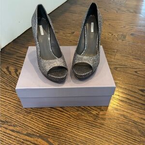 Vera Wang Silver Peep-Toe Heels